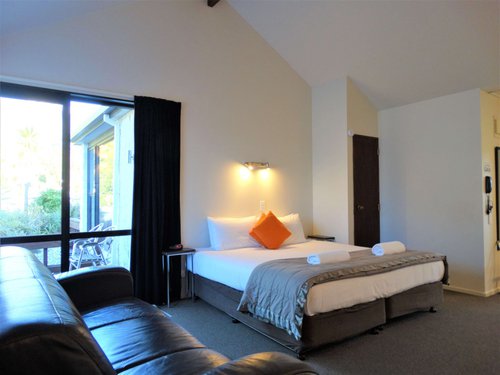 Alpine Glacier mountainview studio interior (2) (002).jpg