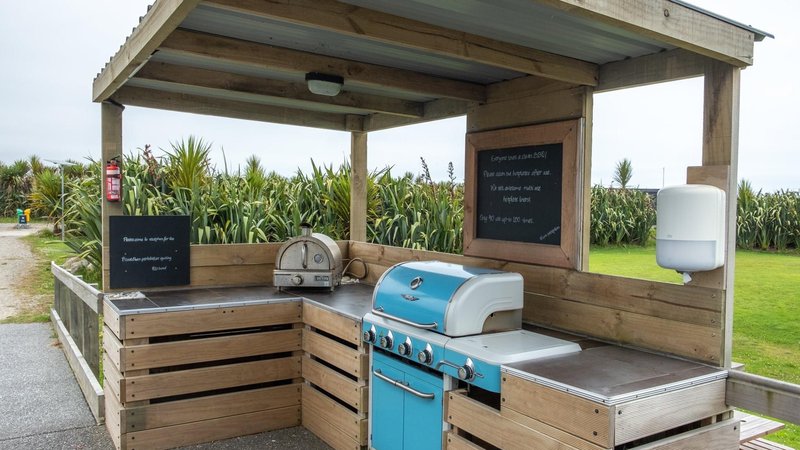 Amenities BBQ.JPG