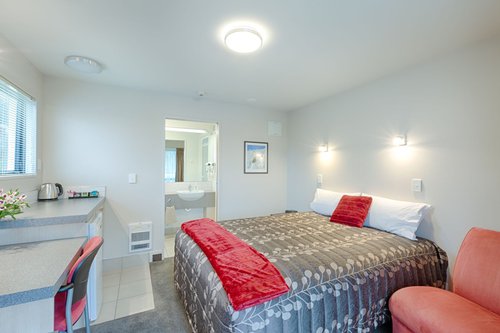 Bella Vista Fox Glacier - Compact queen studio.jpg