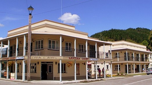 Lantern Court Motel