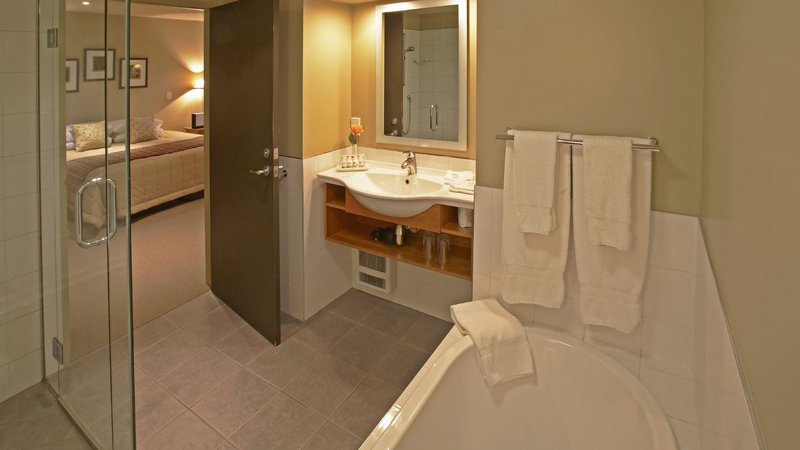 Distinction Hotel Fox Glacier Bathroom