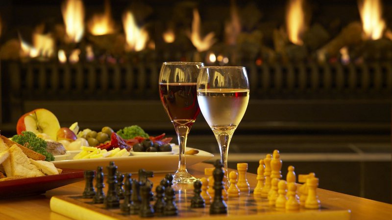 Distinction Hotel Fox Glacier - Lounge Fireplace