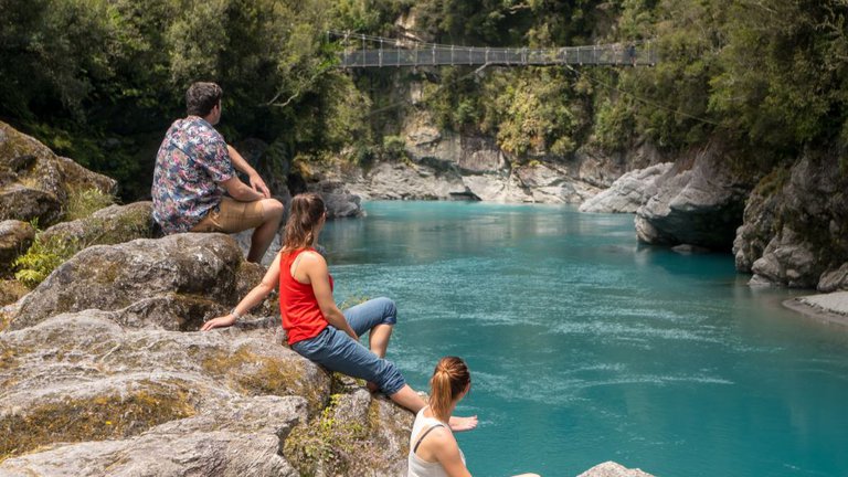People looking out over Hokitika Gorge