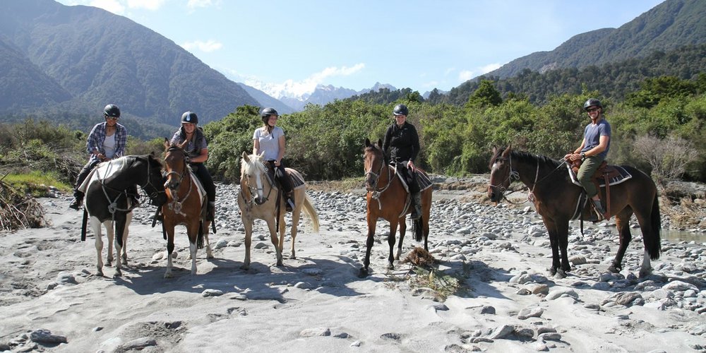 ExperienceFoxGlacierHorseRiding.jpg