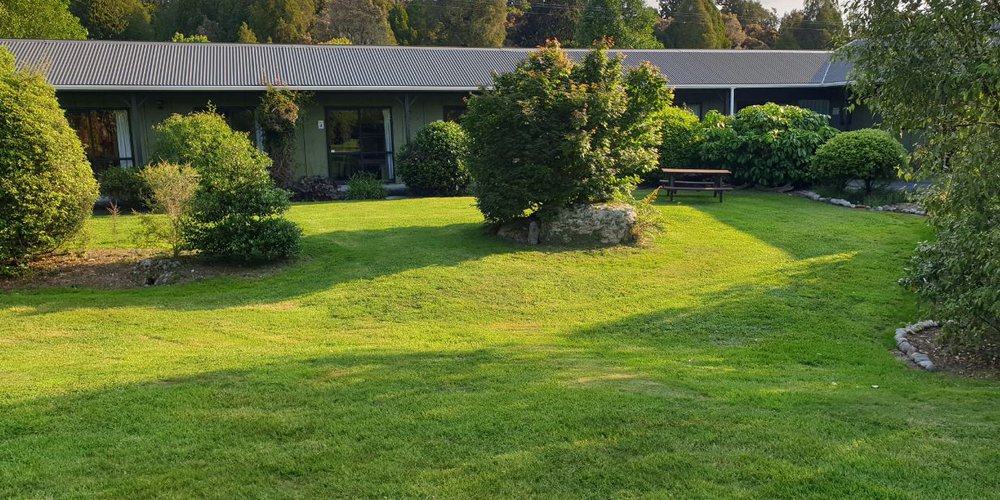 Lake-Brunner-Country-Motel-Cabin-Lodges.JPG