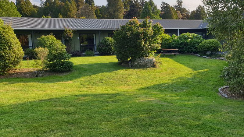 Lake-Brunner-Country-Motel-Cabin-Lodges.JPG
