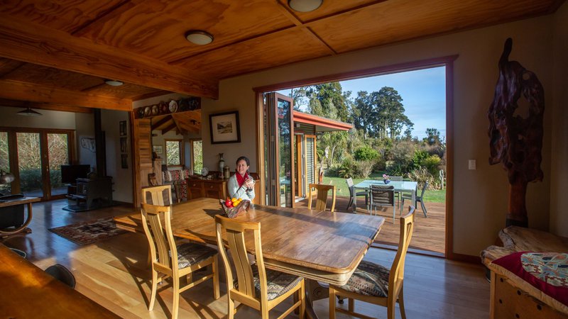 Paramata-Lodge-dining-area.JPG