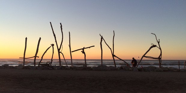 Hokitika cool little town driftwood