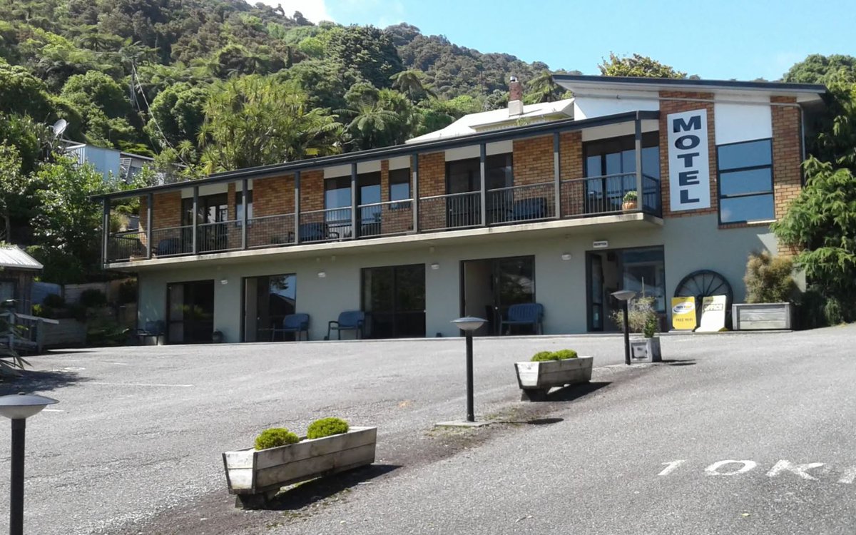 Sundowner Motel.JPG