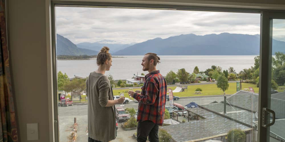 Lake Brunner Hotel - TWC LB-5144