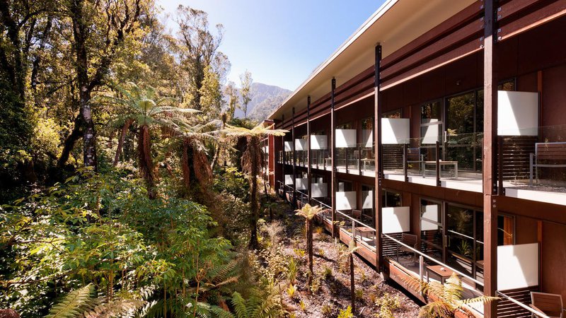 Te Waonui Forest Retreat