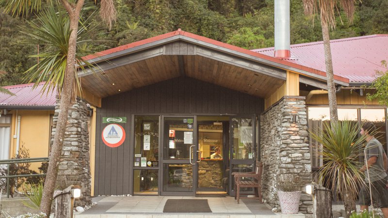 YHA Franz Josef - exterior - 2017 Engaged Media LR 1000.jpg