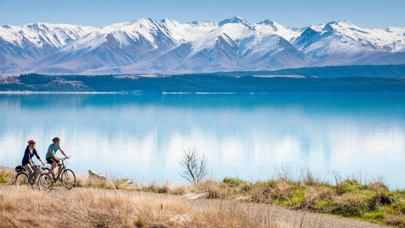 ac-42-alps-2-ocean-cycle-trail-lake-pukaki-canterbury-miles-holden.jpg