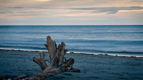 Hokitika sunset and driftwood